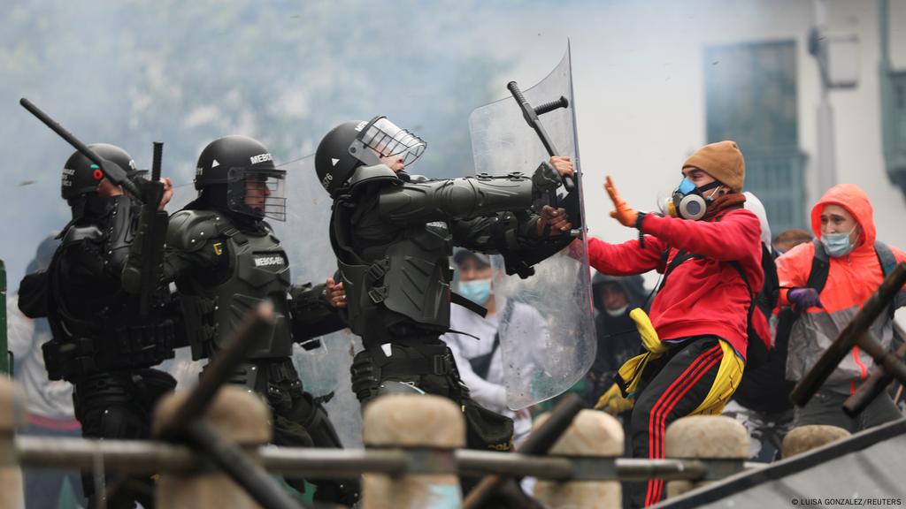 Colombia: protestas contra impuestos dejan muertes, lesiones y capturas | Colombia en DW | DW | 29.04.2021