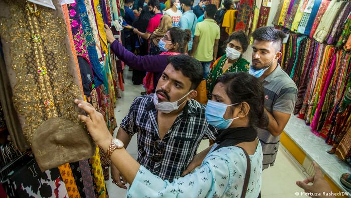 Bildergalerie Menschenmassen Bangladesh Einkaufszentren öffnen wieder