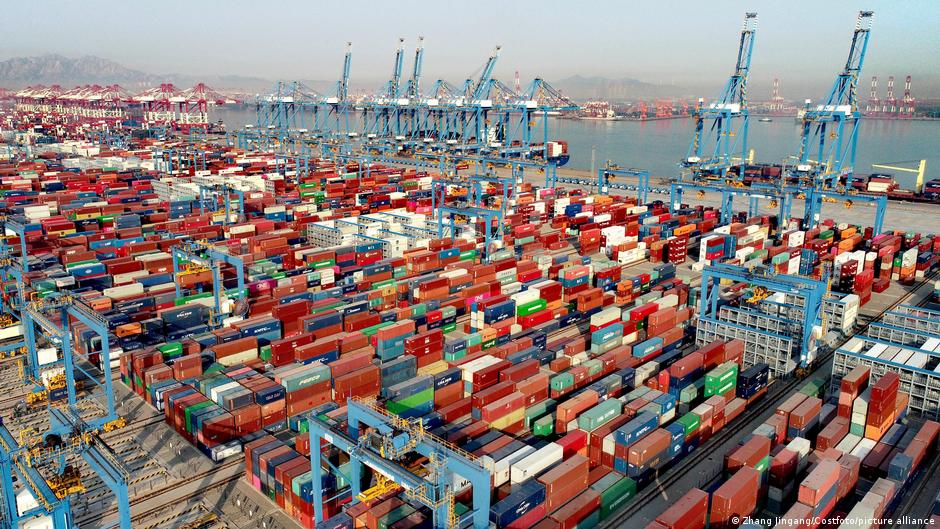 在中國吞吐量排第6的青島集裝箱碼頭