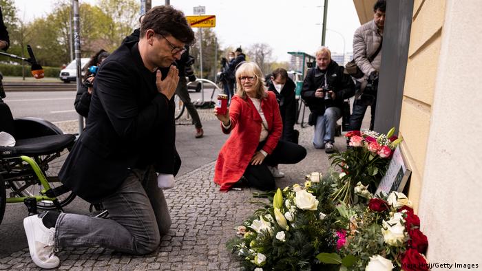 Homenaje a las cuatro personas asesinadas en el centro para discapacitados de Potsdam-Babelsberg, Alemania. (29.04.2021).