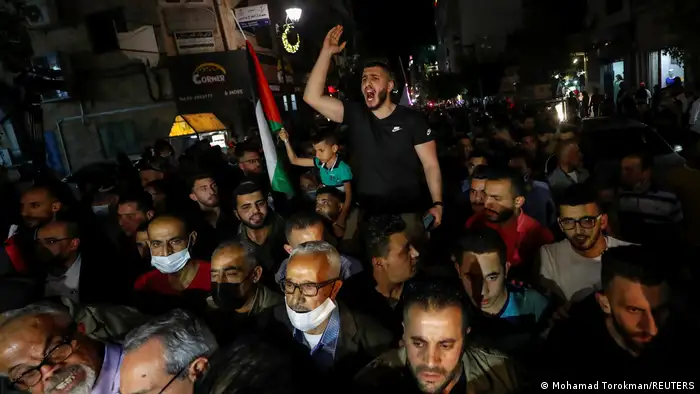Schon als Abbas Ende April die Wahlen absagte, kam es in Ramallah zu Protesten mit vielen jungen Teilnehmenden
