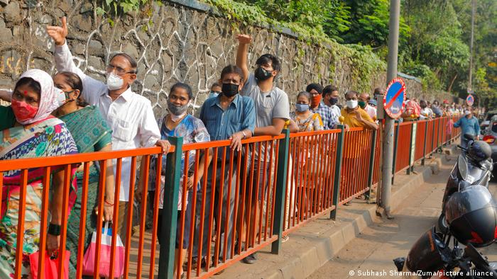 Corona-Pandemie Indien | Mumbai Mangel an Impfstoff