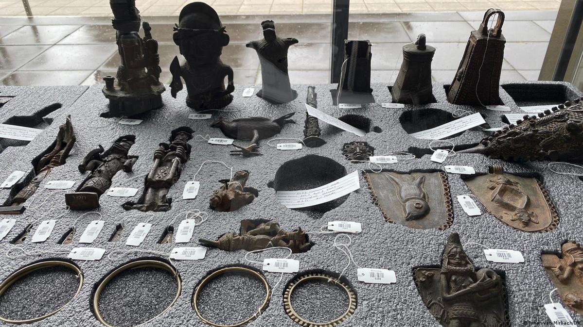 Germany to begin returning Benin Bronzes in 2022 – DW – 10/07/2021
