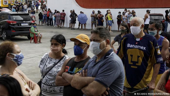 Brasil |  Crise da Corona: na fila pela AstraZeneca