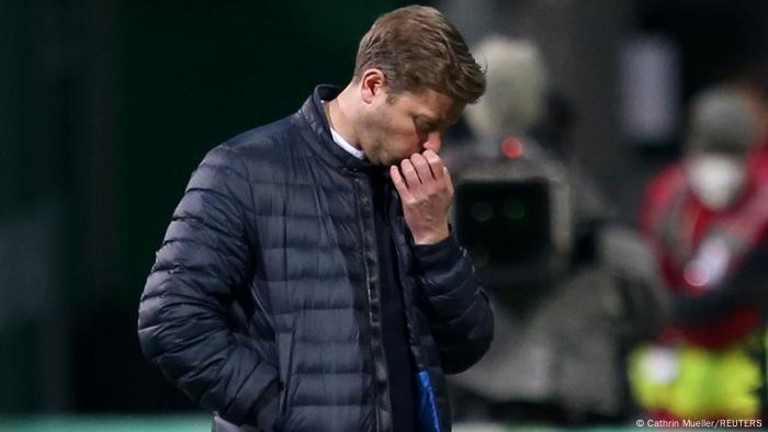 Florian Kohfeld during Werder Bremen's German Cup loss to RB Leipzig