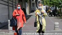 TEHRAN, IRAN - APRIL 17: Women wear face masks as a preventive measure against the coronavirus (COVID-19) as daily life continues in the country amid COVID-19 pandemic in Tehran, Iran, on April 17, 2021. Fatemeh Bahrami / Anadolu Agency