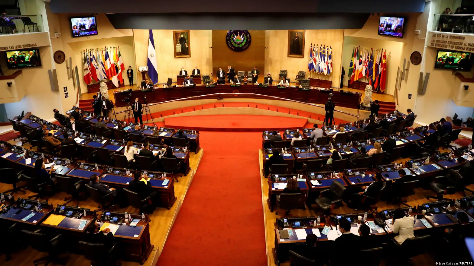 Nuevo Congreso dominado por oficialismo asume en El Salvador – DW –  02/05/2024