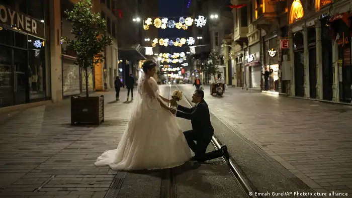 Fröhliche Fotos | Türkei Lockdown Heirat