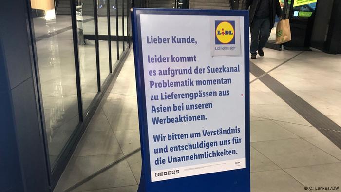 Deutschland Bonn | Lidl, Hinweis auf Lieferschwierigkeiten wegen der Probleme im Suezkanal