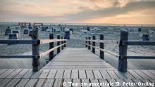 Nordfriesland ist seit dem 1. Mai Modellregion für Tourismus in Deutschland. Dazu gehören auch die Inseln Sylt, Amrum, Föhr und Pellworm. Hoteliers in St. Peter-Ording empfangen Feriengäste unter strengen Auflagen.
Viel Platz am Strand. An der Nordsee wird es am Wasser nicht so schnell eng. St. Peter-Ording hat 12 Kilometer weißen Sandstrand.