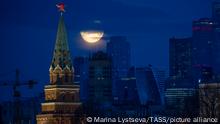 25.04.2021
MOSCOW, RUSSIA - APRIL 25, 2021: A full moon shines over the Moscow Kremlin and the Moscow International Business Center. Marina Lystseva/TASS