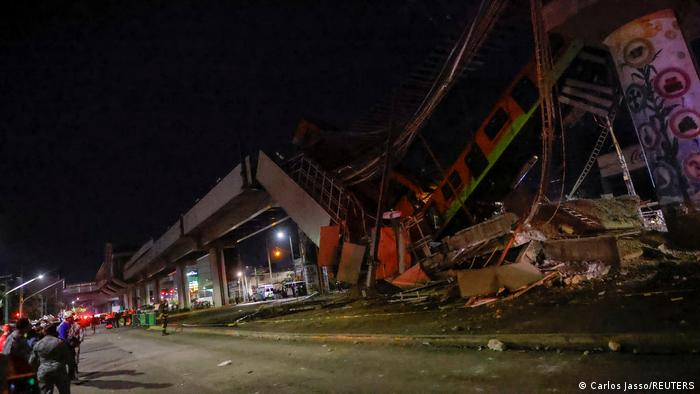 Mexico City: Metro train bridge collapse leaves several dead | News | DW |  04.05.2021