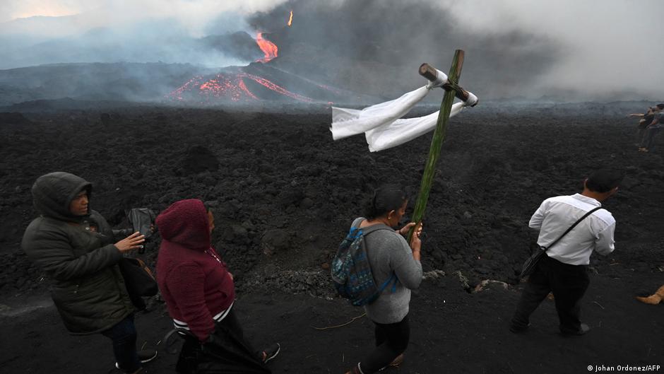 Volcán de Fuego en Guatemala entra en erupción | Las noticias y análisis más importantes en América Latina | DW - Vimarsana News