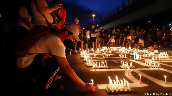 Homenaje a los 39 muertos por represión policial en las protestas en Colombia.