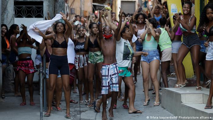 Operación policial deja al menos 25 muertos en favela de Río de Janeiro |  Brasil en DW | DW 