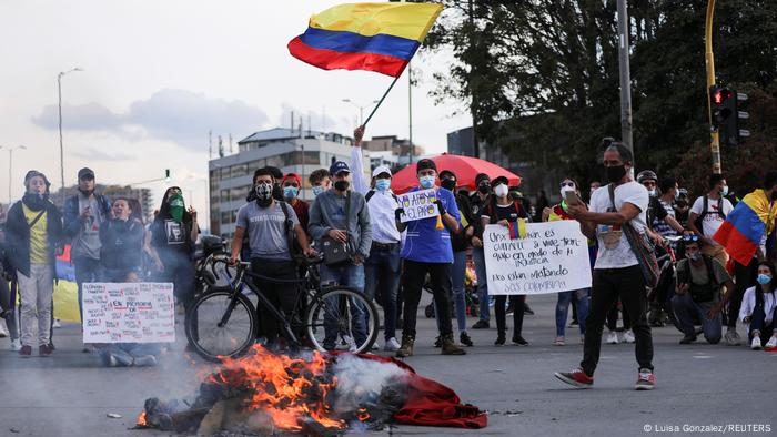 Protestas contra la desigualdad económica y la violencia policial en Bogotá.