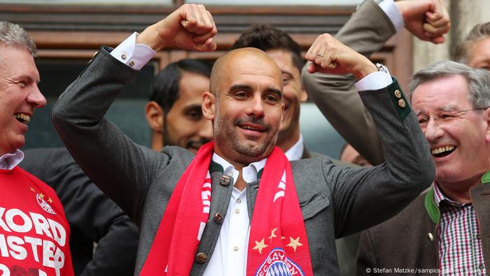 Pep Guardiola świętuje.