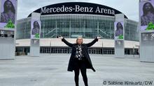 04/05/2021 Eventmanagerin Julia Nickels vor der Mercedes-Benz Arena in Berlin Friedrichshain