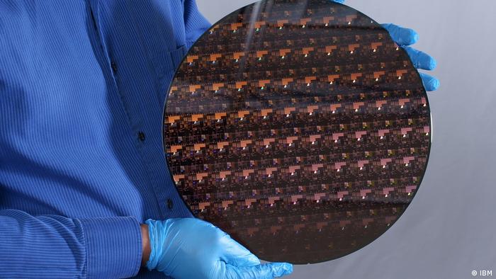 IBM presenta la primera tecnología de chip de 2 nanómetros del mundo, abriendo una nueva frontera para los semiconductores.