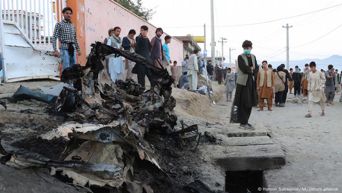 Foto de destrucción tras atentado en Kabul
