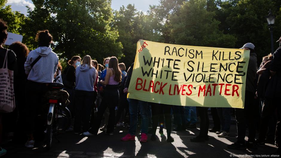 Germany’s first national discrimination monitor published – DW – 11/07/2023 Germany’s first national discrimination monitor published – DW – 11/07/2023