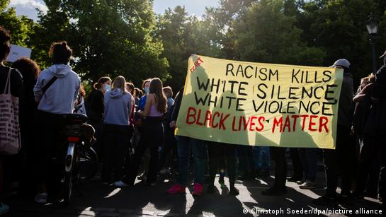 Racism and discrimination in Germany exposed in new survey DW 11/07