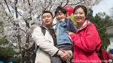 德语媒体: 中国能扭转生育率下滑吗?