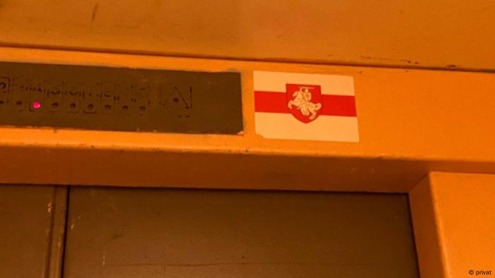 elevator entrance sticker - white-red-white flag 