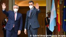 11.05.2021
Spain's Prime Minister Pedro Sanchez (R) welcomes Argentine President Alberto Fernandez at the Moncloa Palace in Madrid on May 11, 2021. (Photo by GABRIEL BOUYS / POOL / AFP) (Photo by GABRIEL BOUYS/POOL/AFP via Getty Images)