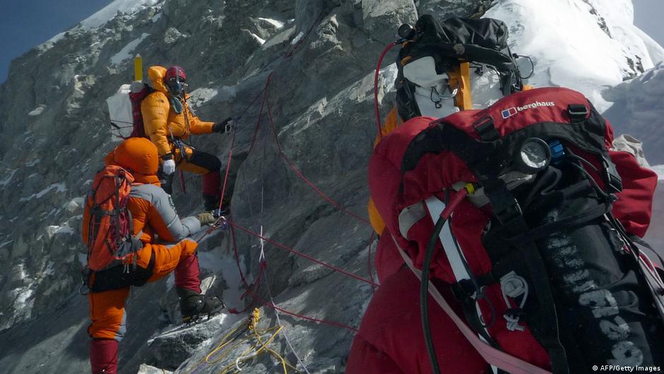 Two mountaineers die on Everest as climbing reopens despite pandemic | News | DW - Vimarsana News