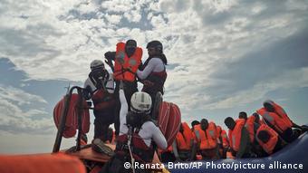 διάσωση προσφύγων στη Μεσόγειο