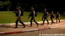 13.05.2021
Israeli Border Police force members patrol near the entrances to the Arab-Jewish town of Lod, Israel May 13, 2021. REUTERS/Corinna Kern