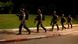 Cinco agentes de la Policía fronteriza israelí avanzan por una calle oscura (imagen de archivo). Cinco agentes de la Policía fronteriza israelí avanzan por una calle oscura (imagen de archivo).