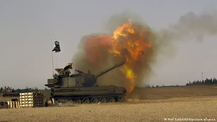 ARCHIV Israel | Panzer feuert auf Gazastreifen