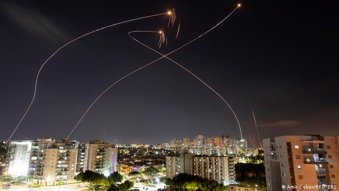 Израильская система ПВО Железный купол в действии. Перехват ракет над городом Ашкелоном, 13 мая 2021 года