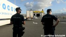 Policías en el Puerto de la Luz, Gran Canaria.