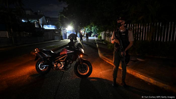 La Guardia Nacional Bolivariana cortó la calle que da acceso a la sede del diario.