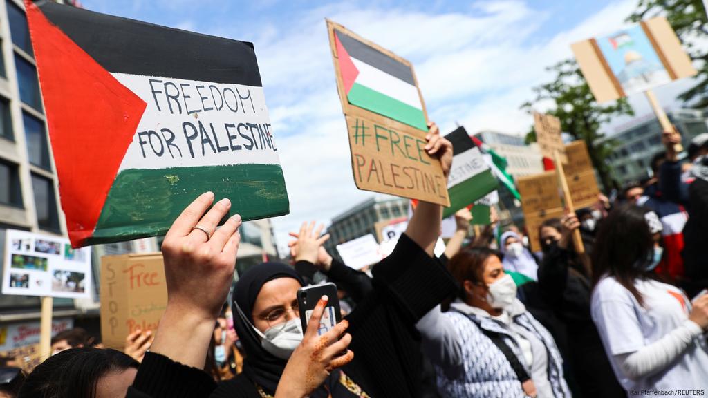 Pro-Palestinian protesters rally against Israeli strikes on Gaza — live  updates | News | DW | 15.05.2021