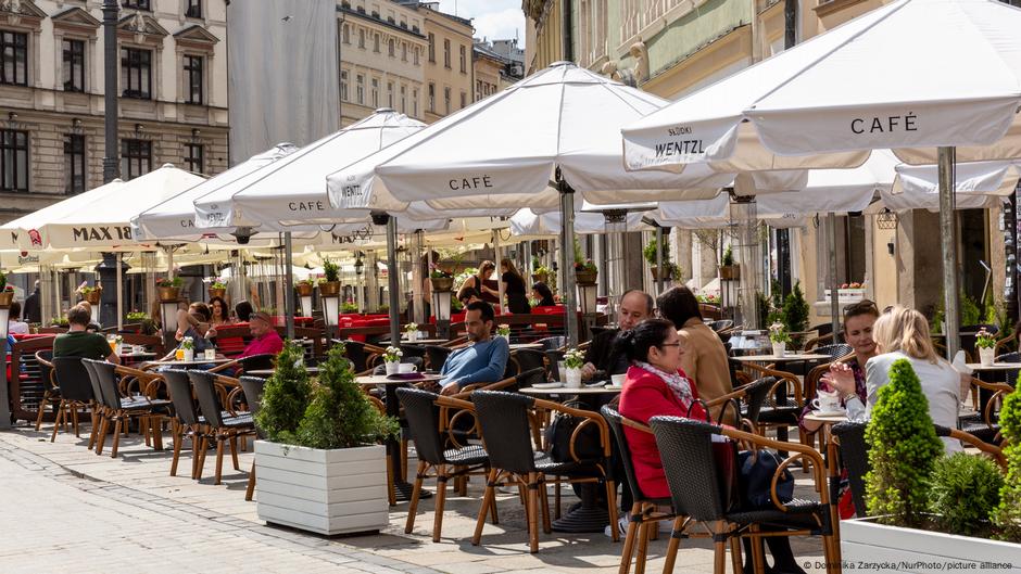 Yachts, saunas, swingers' clubs: Poland's EU funds scandal DW 08/21/2025