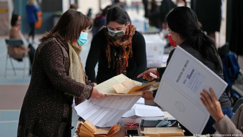 Constituinte no Chile será a 1ª do mundo com paridade entre homens e mulheres | Política | DW | 16.05.2021