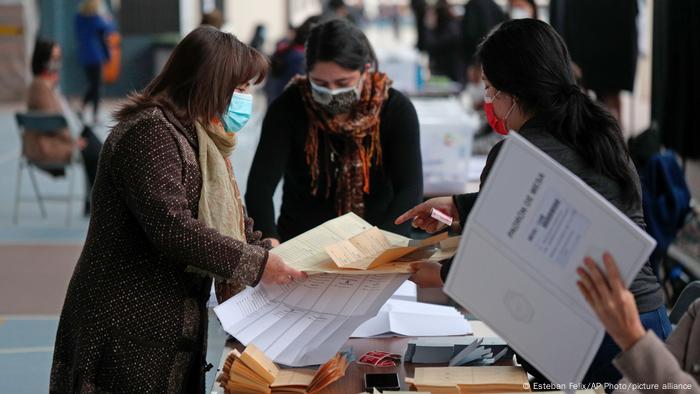 Independientes Y Oposicion Dominan Constituyente En Chile Las Noticias Y Analisis Mas Importantes En America Latina Dw 16 05 2021