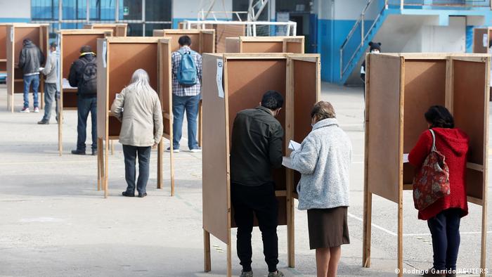 Chile inicia segunda jornada de históricas elecciones constituyentes | Chile en DW | DW | 16.05.2021