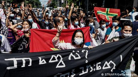 Вече над четири месеца съпротивата в Мианмар срещу военната хунта