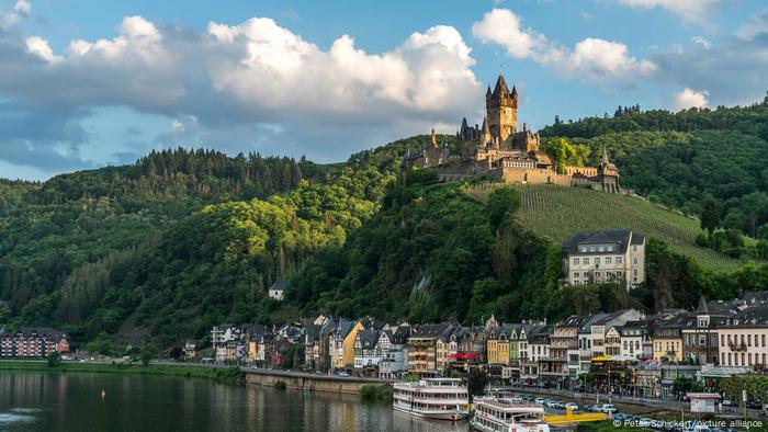 St. James′ Way pilgrimage routes in Germany | All media content | DW ...