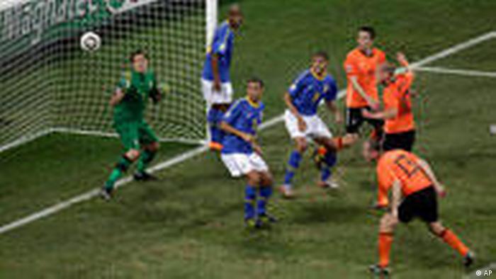 Brasil Perde Para A Holanda Por 2 A 1 E Esta Fora Da Copa Do Mundo Fique Informado Sobre Tudo O Que Acontece Na Copa Do Mundo Dw 02 07 2010