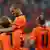 Torschütze Wesley Sneijder jubelt im typisch orangenen Trikot der Niederlande (Foto: AP)