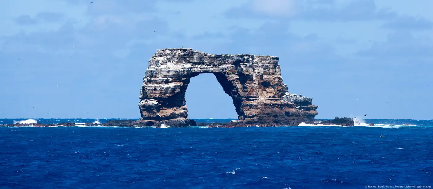 Darwin s Arch in Galapagos Islands collapses DW 05 18 2021