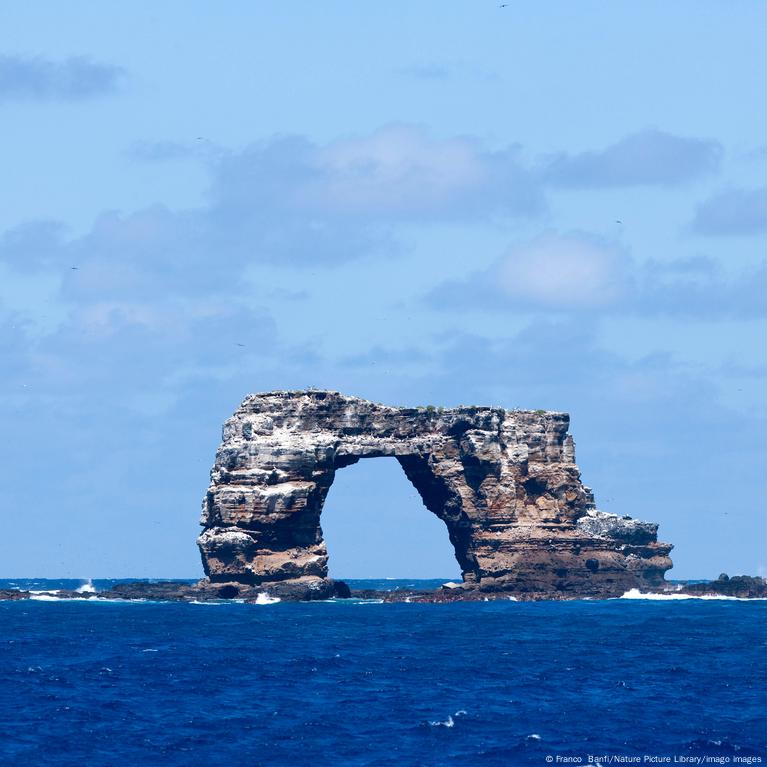 Darwin s Arch in Galapagos Islands collapses DW 05 18 2021