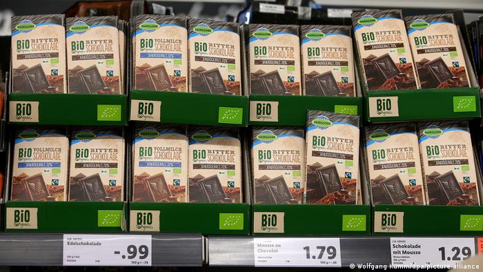 Bio-Schokolade gibt es inzwischen auch in normalen Supermärkten (hier bei Lidl in Berlin)
