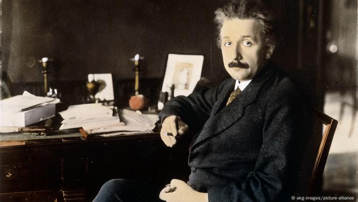 Einstein en su estudio de Berlín en 1921.